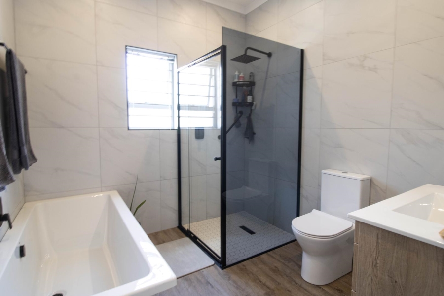 3 Bedroom Property for Sale in Sandbaai Western Cape